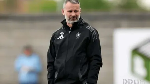 巴西新帅之争聚焦最后一人，安切洛蒂入围，内马尔鼎力支持：再邀63岁传奇教练回归